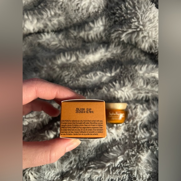 Sulwhasoo Concentrated Ginseng Renewing Cream (0.16floz) - Picture 4 of 8